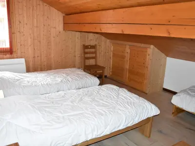 Un ou plusieurs lits dans un hébergement de l'établissement Chalet duplex 5 pièces, grande terrasse, 10 pers. - FR-1-464-38