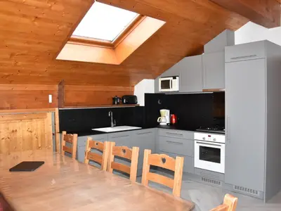 Cuisine ou kitchenette dans l'établissement Duplex spacieux avec garage proche centre Champagny - FR-1-464-41