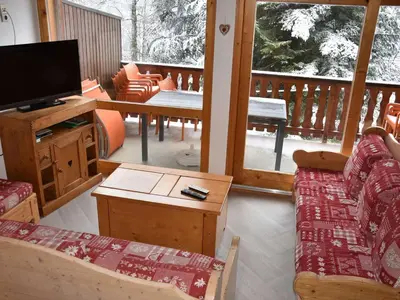 Télévision ou salle de divertissement dans l'établissement Duplex spacieux avec garage proche centre Champagny - FR-1-464-41