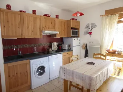 Plan de l'établissement Agréable 3 pièces avec jardinet, proche du centre - FR-1-464-42