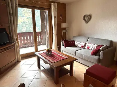 Coin salon dans l'établissement Appartement familial avec balcon sud et parking dans quartier résidentiel - FR-1-464-46
