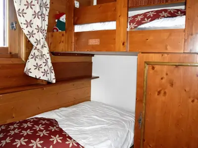 Un ou plusieurs lits dans un hébergement de l'établissement Appartement familial avec balcon sud et parking dans quartier résidentiel - FR-1-464-46