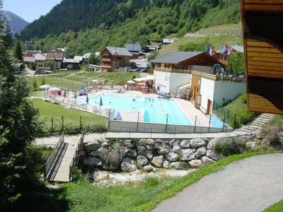 Piscine de l'établissement Chalet Chaleureux & Spacieux, Grande Terrasse, 8 Pers. - FR-1-464-47 ou située à proximité