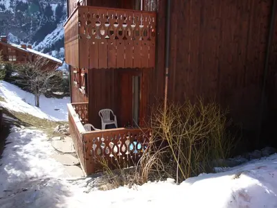 L'établissement Rez-de-jardin 3 pièces proche pistes, jusqu'à 6 personnes - FR-1-464-55 en hiver