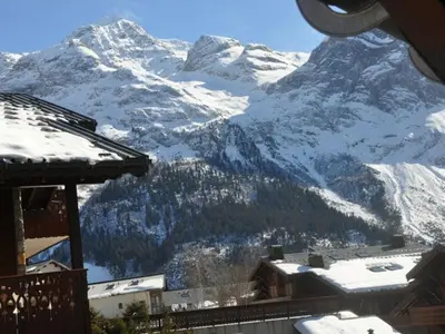 Vue générale sur la montagne ou vue sur la montagne depuis l'appartement