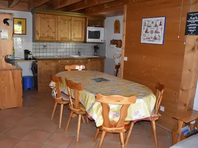 Cuisine ou kitchenette dans l'établissement Duplex familial 4 pièces proche pistes - 7 pers - FR-1-464-61
