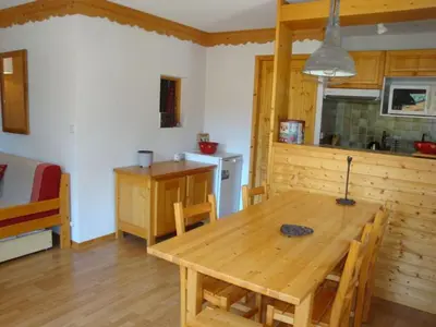Cuisine ou kitchenette dans l'établissement 2 Pièces chaleureux, proche pistes, 6 pers. - FR-1-464-62