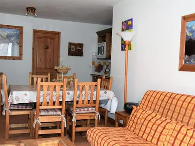 Coin salon dans l'établissement Appartement 3 pièces, 6 pers, proche pistes, Pralognan - FR-1-464-63