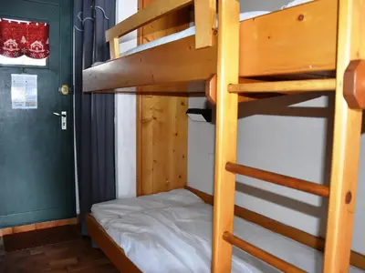 Un ou plusieurs lits superposés dans un hébergement de l'établissement Studio à Pralognan avec balcon ensoleillé pour 4 personnes - FR-1-464-69