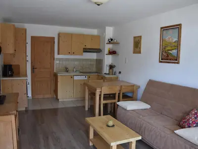 Cuisine ou kitchenette dans l'établissement Appartement chaleureux PMR avec terrasse sud, parking, près de Champagny-en-Vanoise - FR-1-464-80