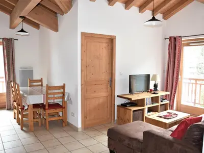 Télévision ou salle de divertissement dans l'établissement Appartement au dernier étage avec 2 balcons, proche téléphérique - FR-1-464-87