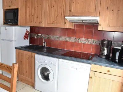 Cuisine ou kitchenette dans l'établissement Appartement au dernier étage avec 2 balcons, proche téléphérique - FR-1-464-87