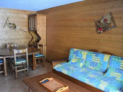 Coin salon dans l'établissement Appartement 3 Pièces, Rez-de-Jardin, Parking - FR-1-464-85