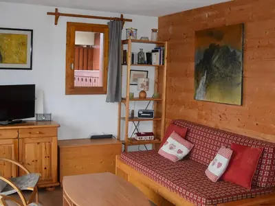 Télévision ou salle de divertissement dans l'établissement Appartement lumineux avec balcon - 4 personnes - FR-1-464-91