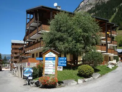 Vue générale sur la montagne ou vue sur la montagne depuis l'appartement