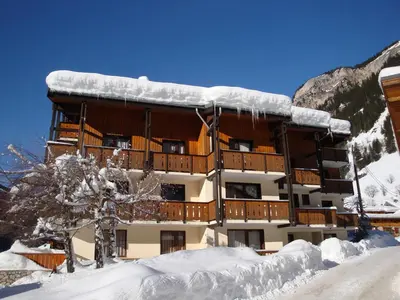 L'établissement Charmant 2 pièces avec terrasse et animaux admis, centre Pralognan - FR-1-464-92 en hiver
