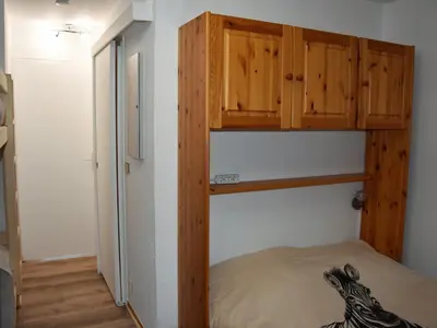 Un ou plusieurs lits dans un hébergement de l'établissement Charmant 2 pièces avec terrasse et animaux admis, centre Pralognan - FR-1-464-92