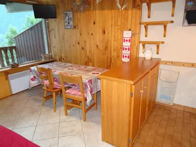 Cuisine ou kitchenette dans l'établissement Duplex lumineux près des pistes, parking couvert, 4 pers. - FR-1-464-95