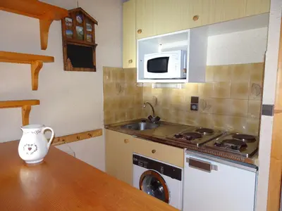 Cuisine ou kitchenette dans l'établissement Duplex lumineux près des pistes, parking couvert, 4 pers. - FR-1-464-95