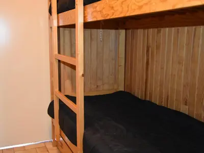 Un ou plusieurs lits dans un hébergement de l'établissement Studio 4 pers, 20m des pistes, calme été, proche centre - FR-1-464-101