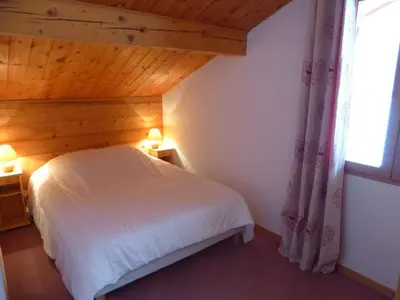 Un ou plusieurs lits dans un hébergement de l'établissement Dernier étage chalet, 3 pièces, 6 pers, proche pistes - FR-1-464-106