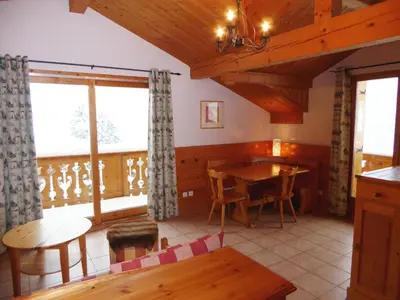 Coin salon dans l'établissement Dernier étage chalet, 3 pièces, 6 pers, proche pistes - FR-1-464-106
