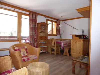 Coin salon dans l'établissement Bel appartement au centre de Pralognan avec parking - FR-1-464-107