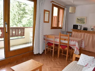 Cuisine ou kitchenette dans l'établissement Appartement ensoleillé, balcon sud, 4 pers, centre Pralognan-la-Vanoise - FR-1-464-112