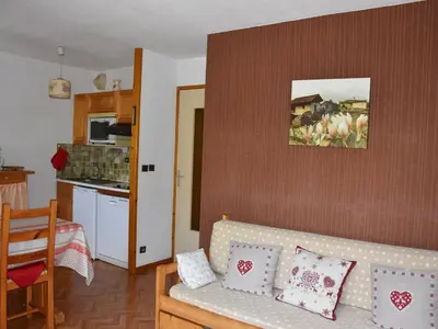 Cuisine ou kitchenette dans l'établissement Appartement ensoleillé, balcon sud, 4 pers, centre Pralognan-la-Vanoise - FR-1-464-112