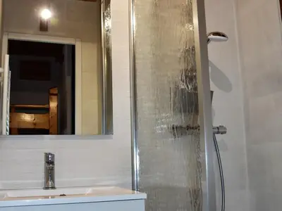 Salle de bains dans l'établissement Studio ensoleillé, 4 pers, terrasse - FR-1-464-115