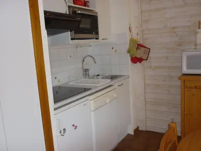 Cuisine ou kitchenette dans l'établissement Confort familial près des pistes, calme en été, à Pralognan-la-Vanoise - FR-1-464-119