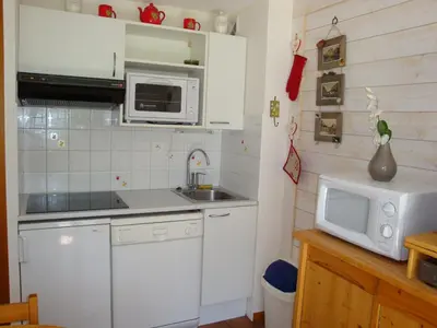Cuisine ou kitchenette dans l'établissement Confort familial près des pistes, calme en été, à Pralognan-la-Vanoise - FR-1-464-119