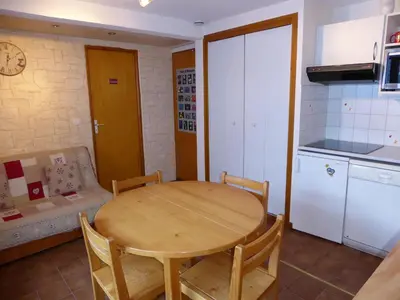 Cuisine ou kitchenette dans l'établissement Confort familial près des pistes, calme en été, à Pralognan-la-Vanoise - FR-1-464-119
