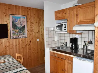 Cuisine ou kitchenette dans l'établissement Studio cosy près des commerces, balcon sud - FR-1-464-122