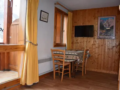 Télévision ou salle de divertissement dans l'établissement Studio cosy près des commerces, balcon sud - FR-1-464-122