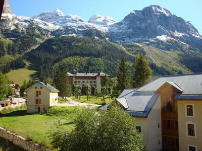 Vue générale sur la montagne ou vue sur la montagne depuis l'appartement