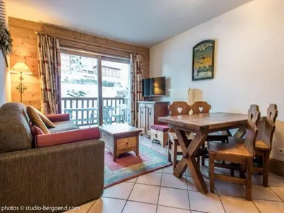 Coin salon dans l'établissement Appartement cosy 4 pers. aux Arcs 1800 avec parking - FR-1-352-11