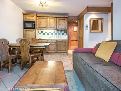 Cuisine ou kitchenette dans l'établissement Appartement cosy 4 pers. aux Arcs 1800 avec parking - FR-1-352-11