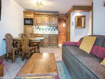 Cuisine ou kitchenette dans l'établissement Appartement cosy 4 pers. aux Arcs 1800 avec parking - FR-1-352-11