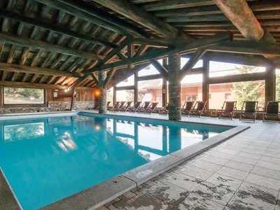Piscine de l'établissement Appartement cosy 4 pers. aux Arcs 1800 avec parking - FR-1-352-11 ou située à proximité