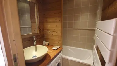 Salle de bains dans l'établissement Appartement au lac ski aux pieds