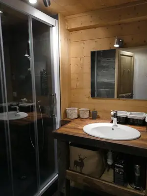 Salle de bains dans l'établissement Chalet 1692