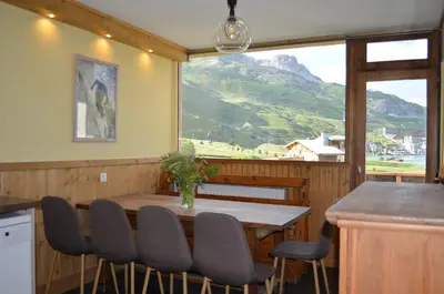 Vue générale sur la montagne ou vue sur la montagne depuis le chalet