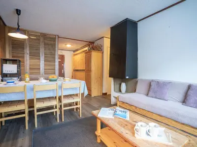 Cuisine ou kitchenette dans l'établissement Apartment Le Grand Tichot A et B - Val Claret-2 by Interhome