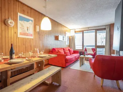 Coin salon dans l'établissement Apartment Le Grand Tichot A et B - Val Claret-12 by Interhome