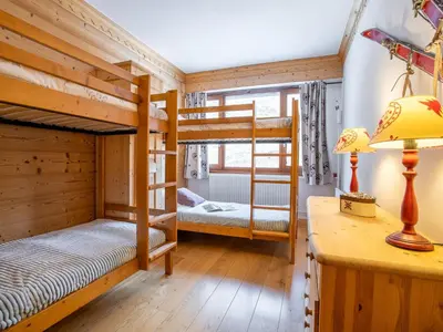 Un ou plusieurs lits dans un hébergement de l'établissement Apartment Le Bec Rouge - Le Lac-2 by Interhome