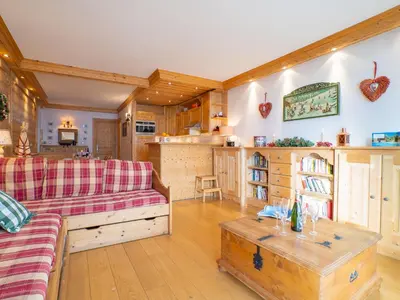 Cuisine ou kitchenette dans l'établissement Apartment Le Bec Rouge - Le Lac-2 by Interhome