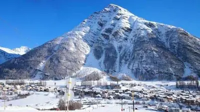 Vue générale sur la montagne ou vue sur la montagne depuis l'appartement