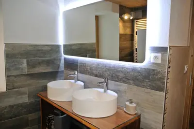 Salle de bains dans l'établissement Maison 7 pièces 12 personnes centre station proche pistes - 7 Pièces 12 personnes MAE-4741