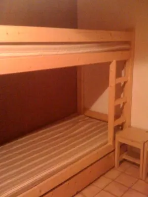 Un ou plusieurs lits superposés dans un hébergement de l'établissement Studio 5 personnes avec vue montagne à Val Cenis - Studio 5 personnes MAE-7798